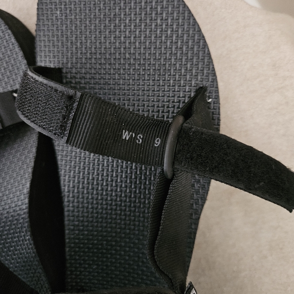 Teva Flatform Universal Sandal Size 9. - Picture 8 of 9